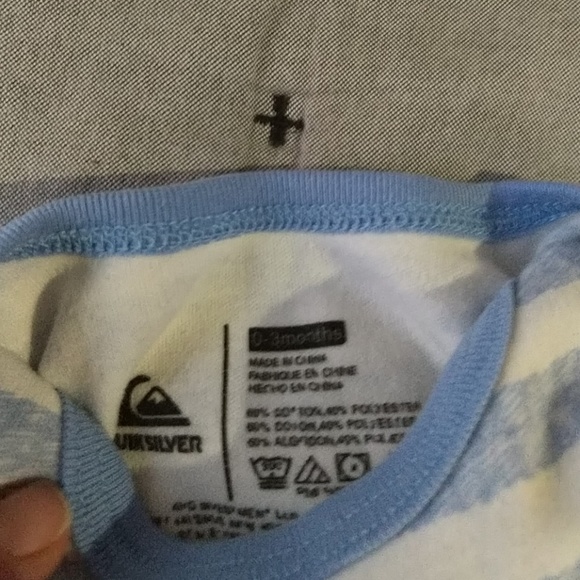 Quicksilver 0 to 3 months footy onesie - Picture 5 of 5